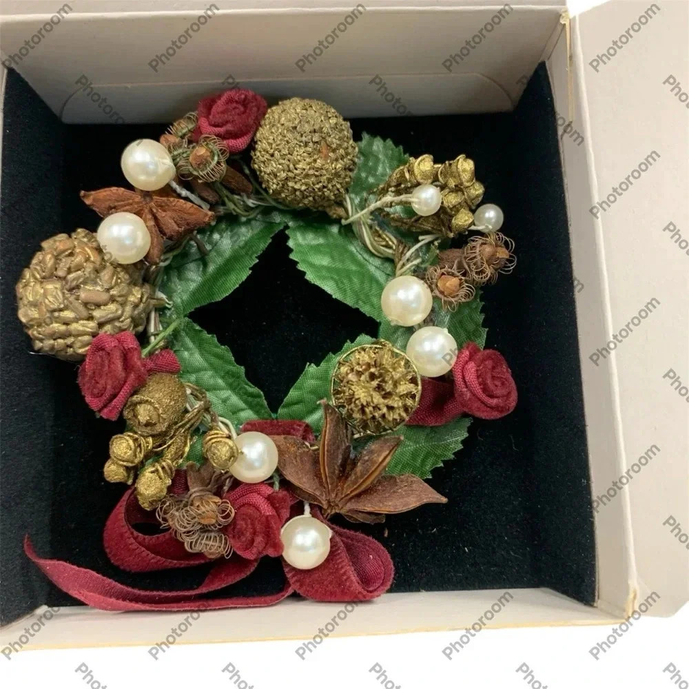 Avon poinsettia Holiday Wreath pin with Red Roses and Pearls NIB 1997